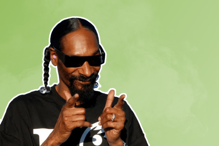 Snoop Dog and smokes